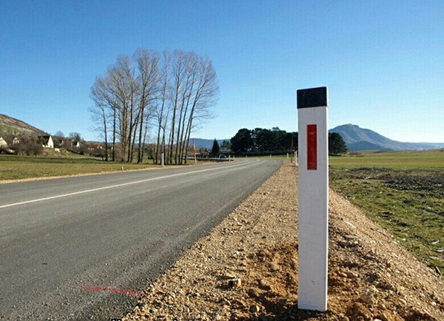 Smjerokazni stubići - detaljna fotografija